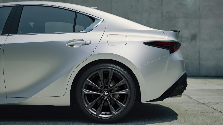 Детали экстерьера Lexus IS350 F-Sport 2020 года  (NA) (фото 31 из 51)